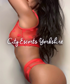 Brunette hair london escort Nayah-leeds